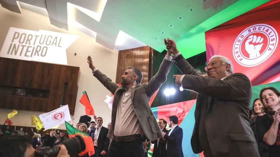 António Costa (right) and Pedro Nuno Santos at a rally