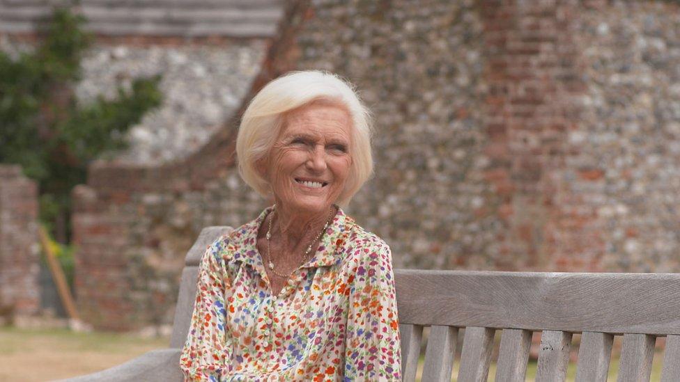 mary-berry-bake-off-dame-hood