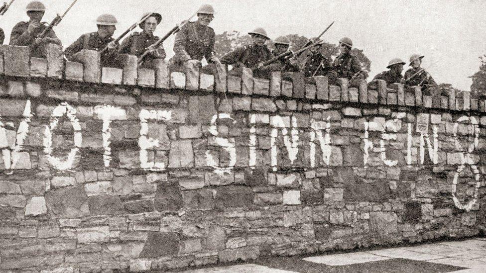 soldiers-in-ireland.