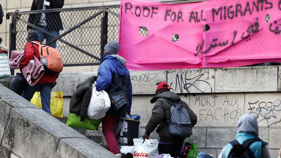 Migrants being evacuated from camp in Paris - 17 September