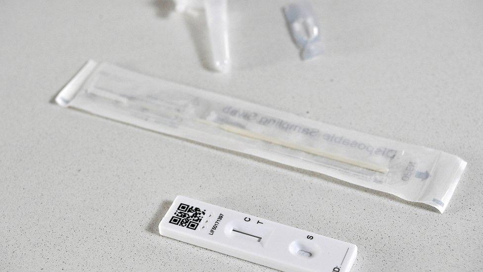 Lateral flow test kit of parts