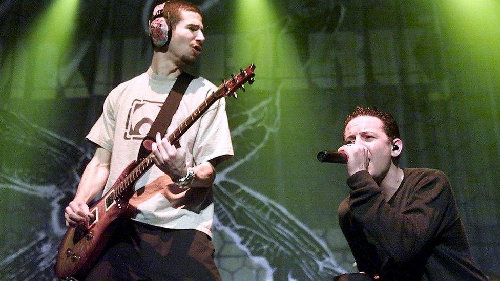 Linkin Park play in Las Vegas in 2002