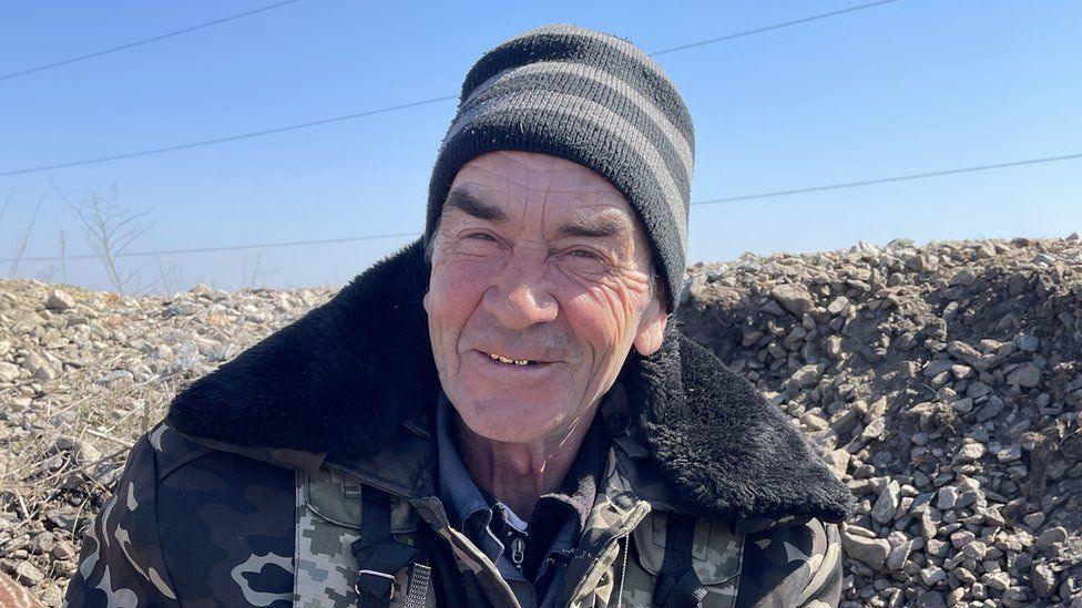 Image shows older Ukrainian soldier