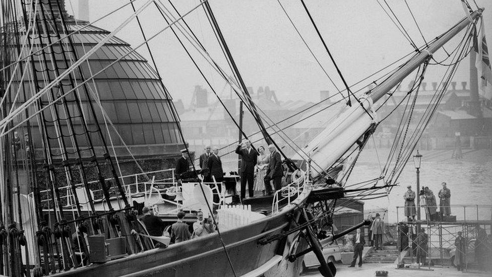 25/06/1957 of Queen Elizabeth II 'opening' the tea-clipper the Cutty Sark in Greenwich