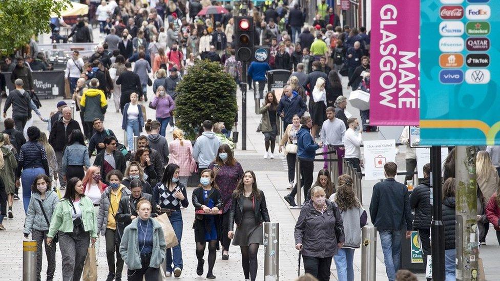 Glasgow street shoppers