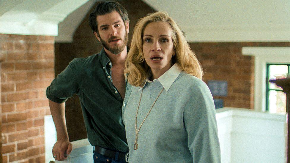 Julia Roberts as Alma and Andrew Garfield as Hank in After The Hunt