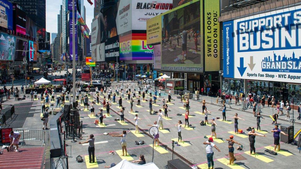 yoga-event-in-times-square