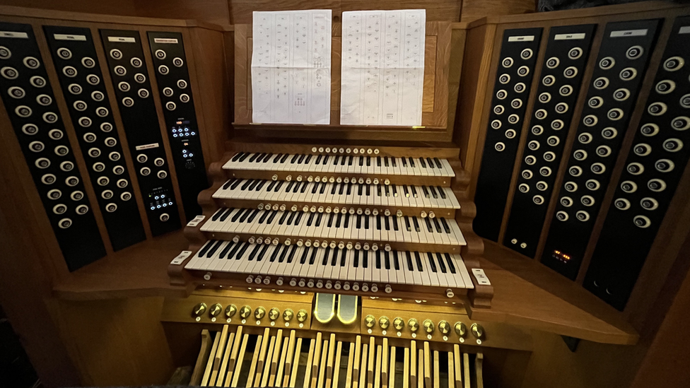 Keyboards of the organ