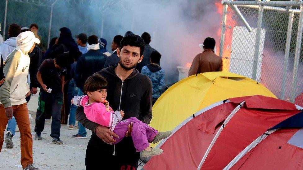 Migrants demonstrate at Moria