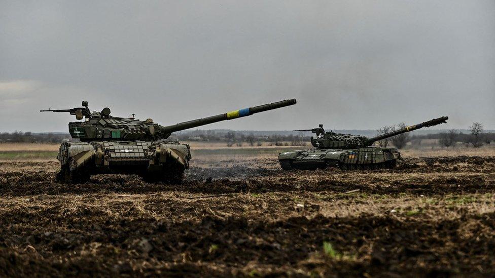 Ukrainian tanks outside Bakhmut