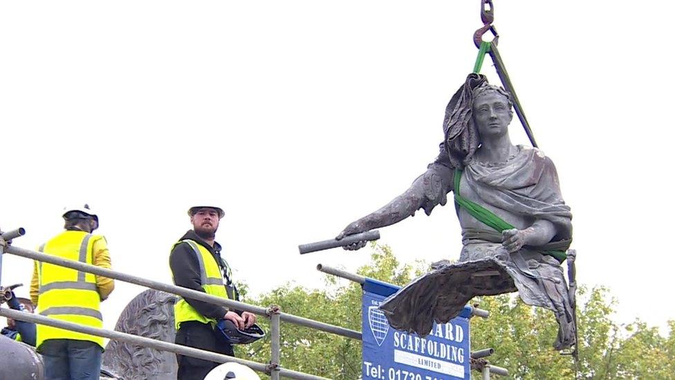 Statue of William III being lowered in to place on lead horse