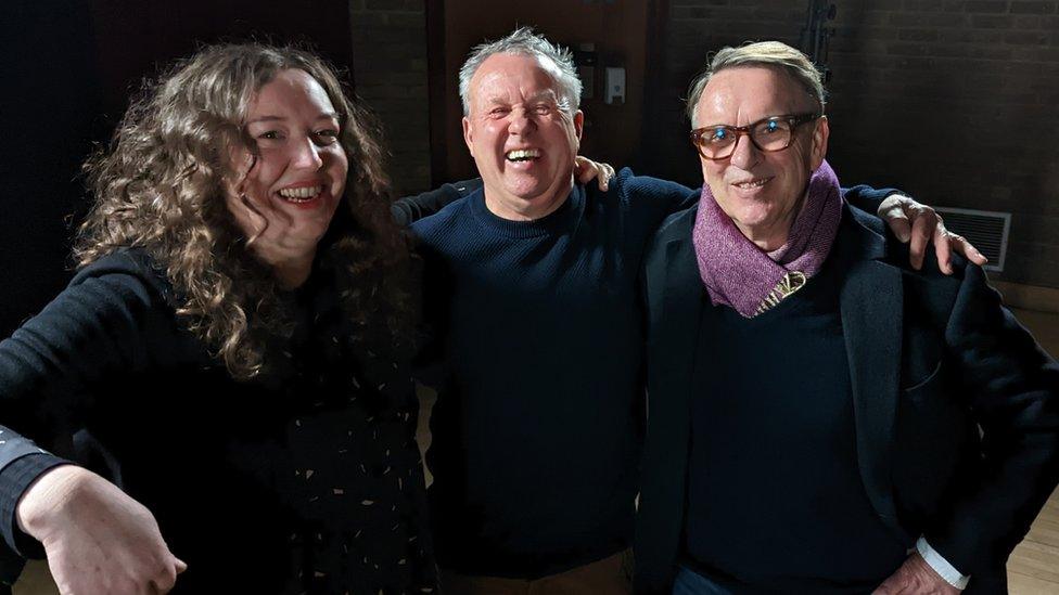 Singers Kathryn Williams and Chris Difford with foyboatman Michael Dodds