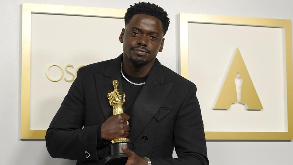 Daniel Kaluuya with his Oscar in 2021