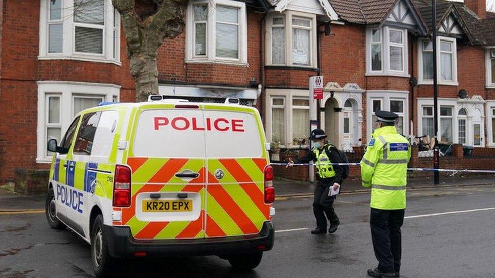 Police on Earlsdon Avenue North