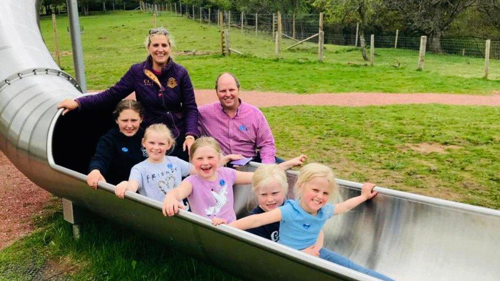 Wendy and Jonathan Willis with their five children