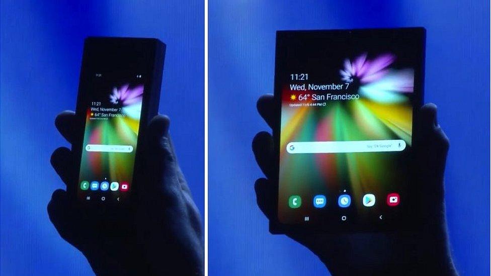 Foldable phone