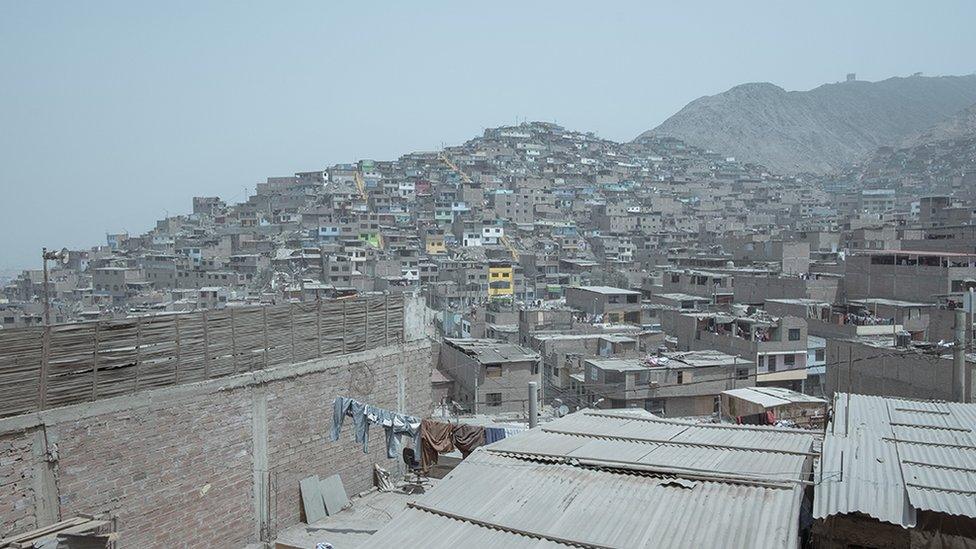 View of the populated hill of the San Juan de Lurigancho neighbourhood