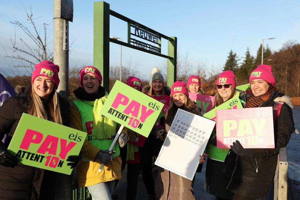 picket line in Alloa