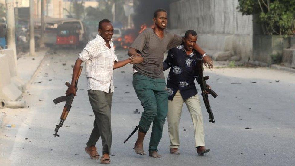 Somali security officers evacuate an injured man in Mogadishu. Photo: 9 November 2018