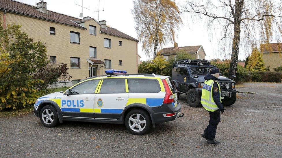 Police cars are parked outside suspect's house in Trollhattan (October 22, 2015)