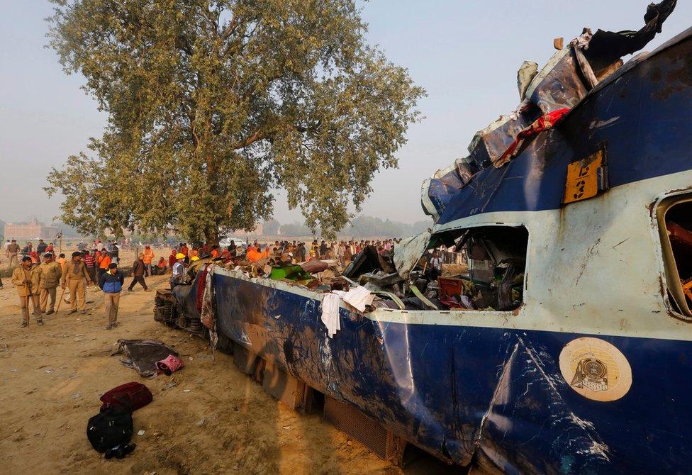 Rescue works continue at the site of an accident where coaches of an Indore-Patna Express train derailed off the tracks, near Pukhrayan area, in Kanpur, India, 21 November 2016.