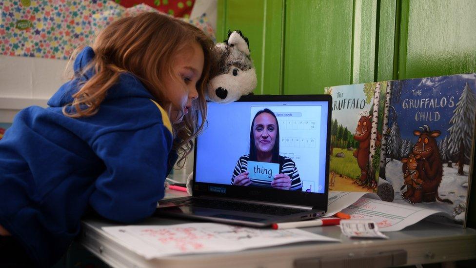 Girl in front of a laptop