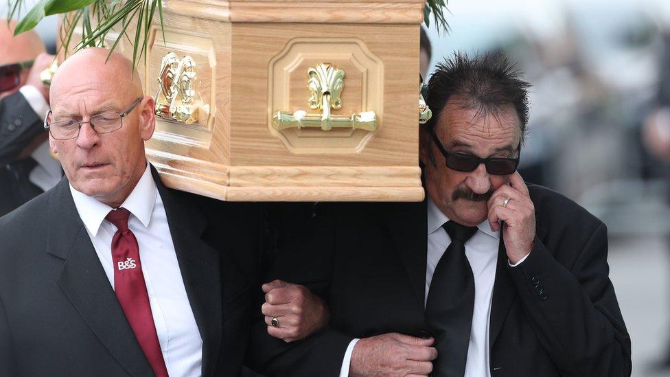 Chuckle Brothers star Barry's funeral held in Rotherham - BBC News