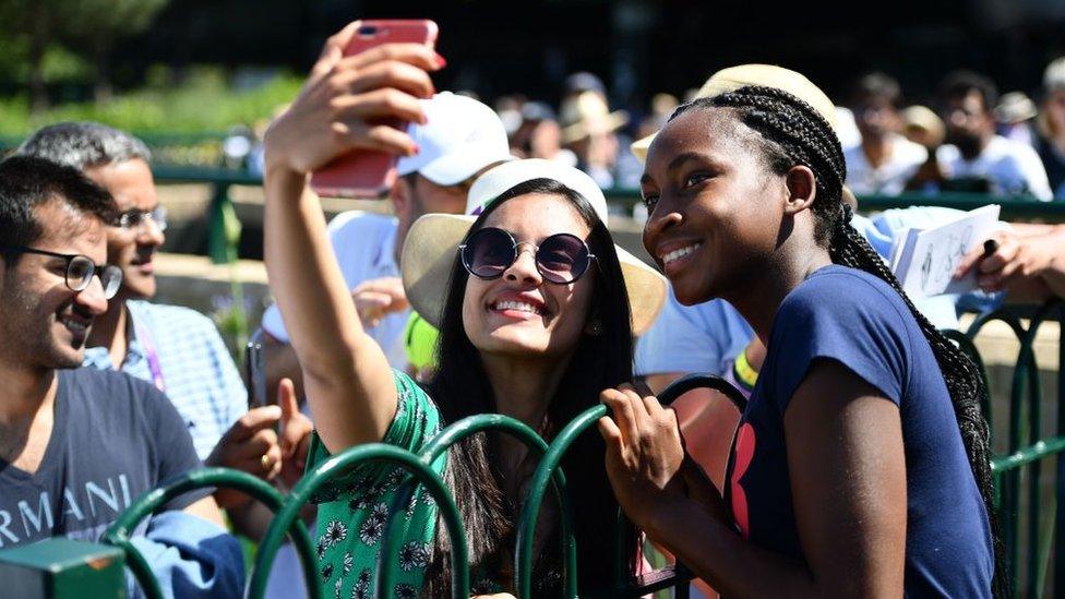 Coco-Gauff-taking-selfie-with-fan.