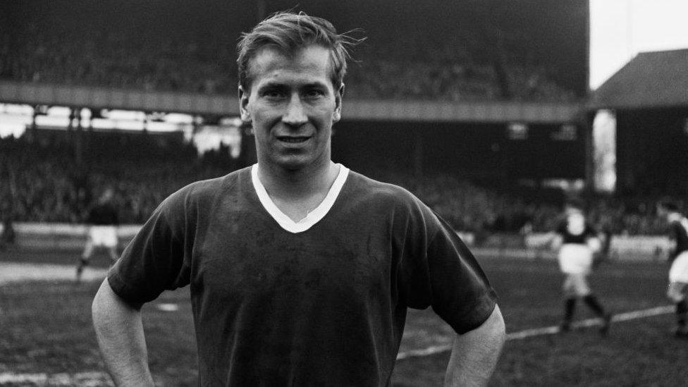 Bobby charlton football online