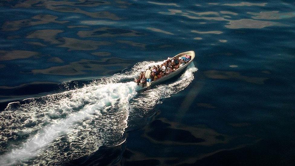 A fishing boat with migrants from Anjouan