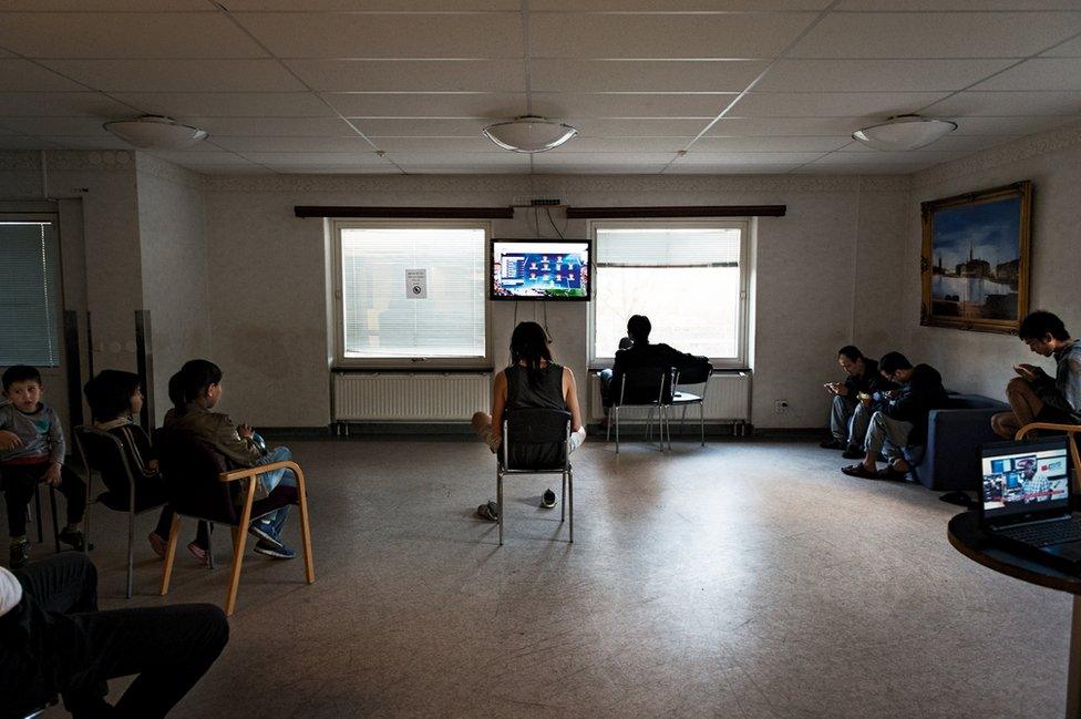 People watch TV in an empty room.