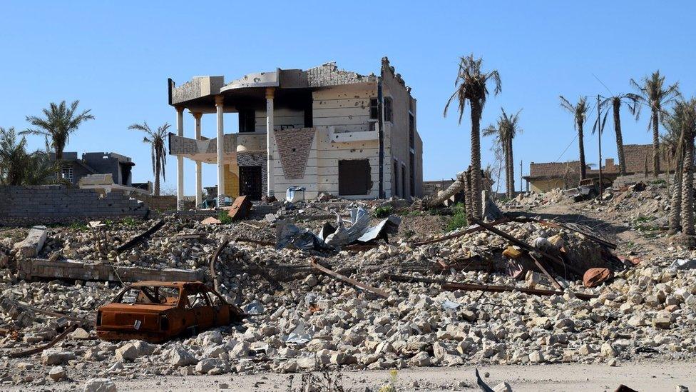 A destroyed house in the Husaiba district of Ramadi (10 February 2016)