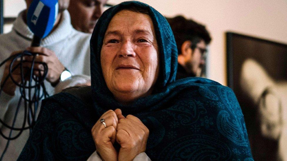 Victim's relative reacts to verdict in Potocari, 22 Nov 17