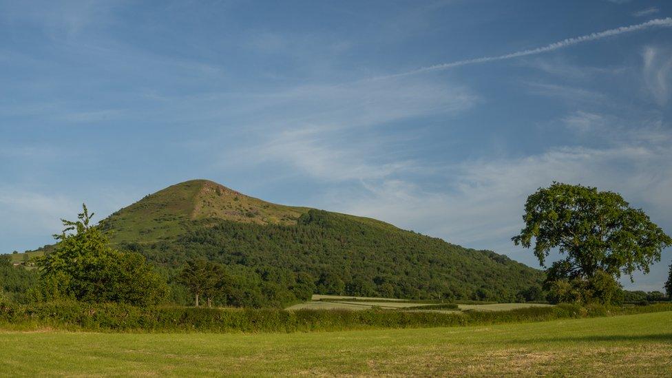 Ysgryd Fawr, Y Fenni