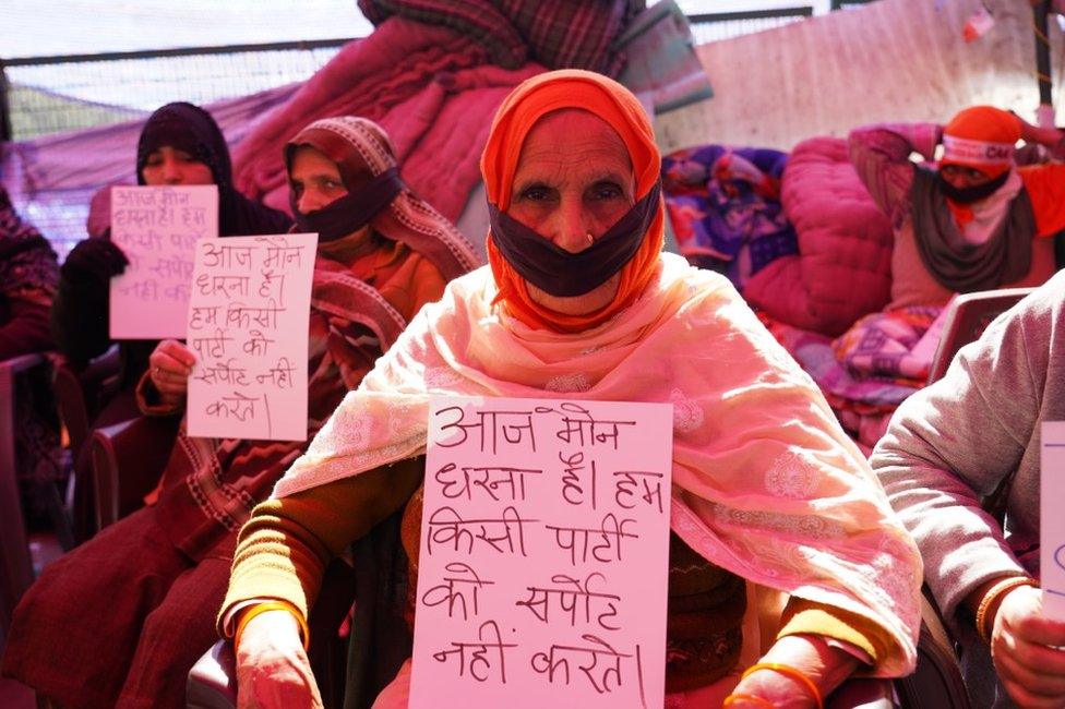 Women protesters at Shaheen Bagh with a black cloth covering their mouths.