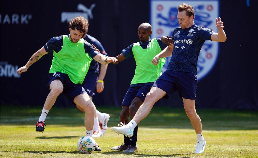 Tom Grennan training with Sir Mo Farrah and Tom Hiddleston