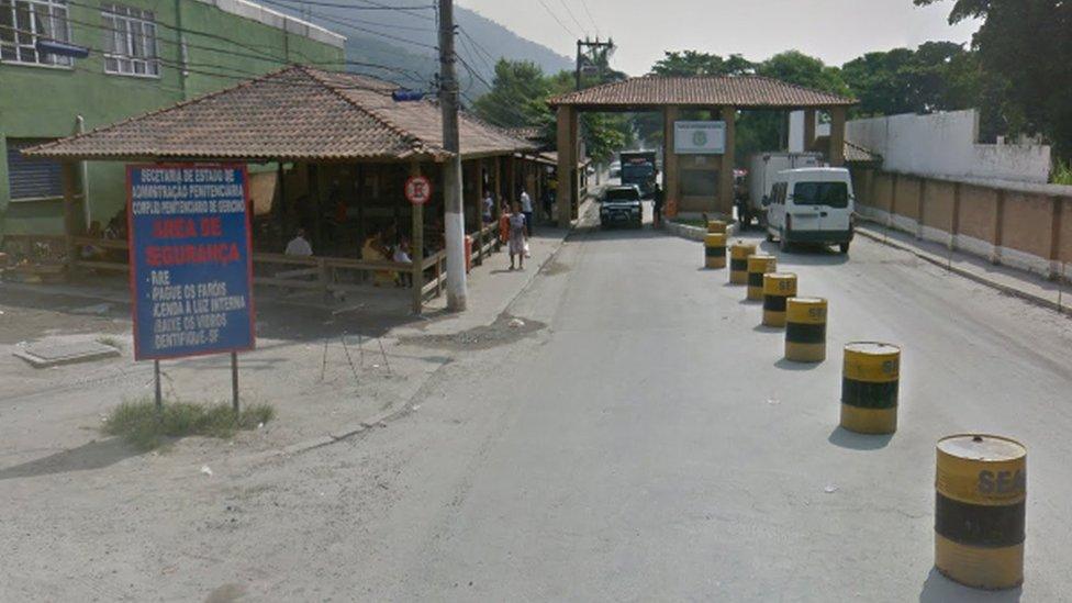 Entrance to Bangu penitentiary complex