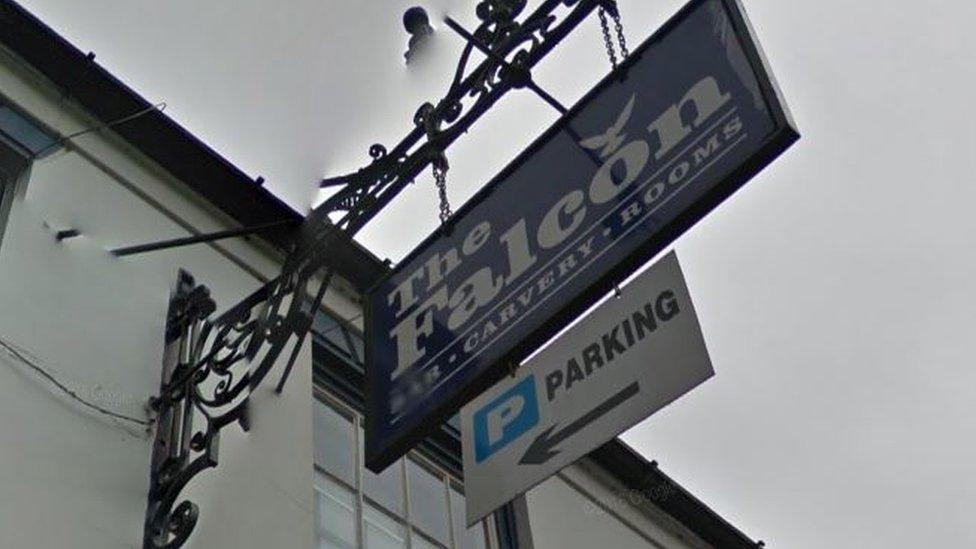 Sign pointing to parking near pub