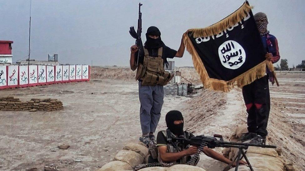 IS fighters at captured checkpoint in N Iraq, 12 Jun 14