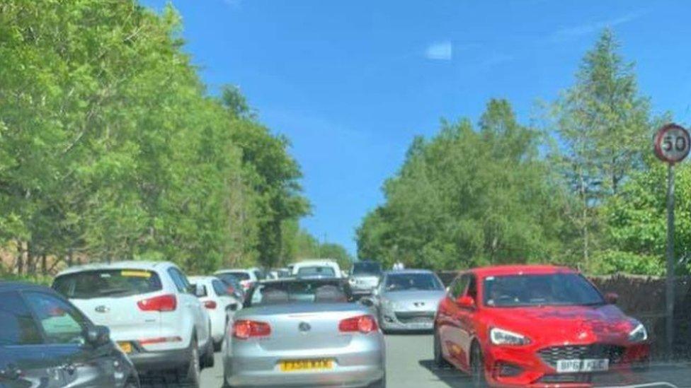 Parking near Dove Stone Reservoir