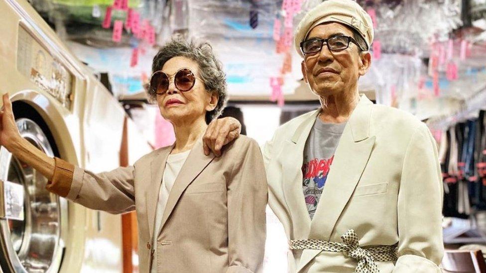 Chang Wan-ji and Hsu Hsiu-e in suits in their laundrette