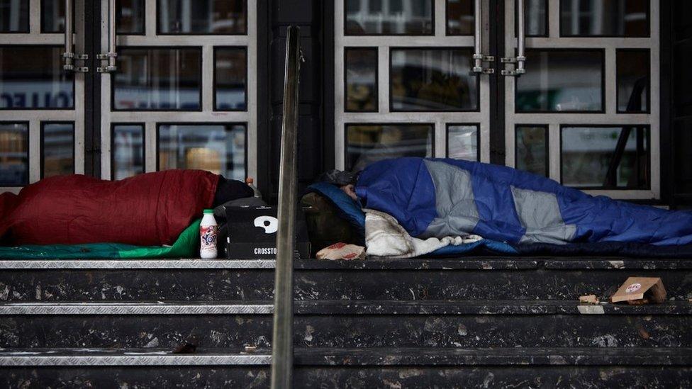 Stock image: Two people outside in sleeping bags