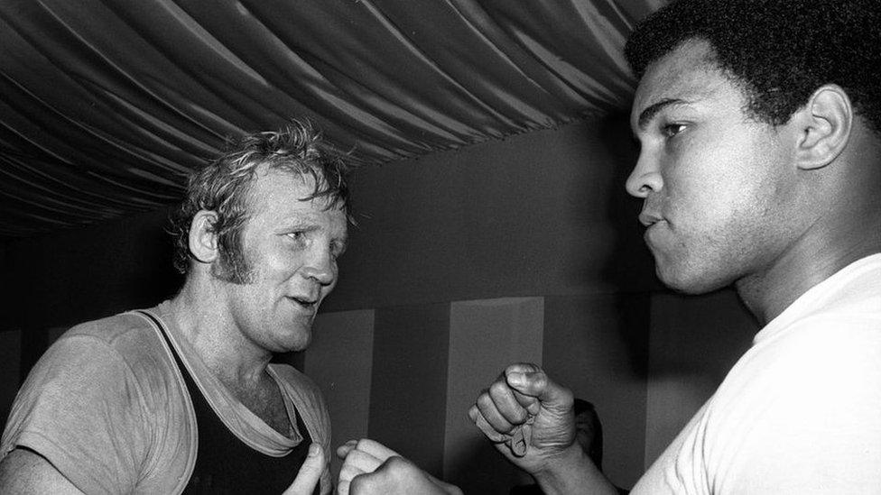 Richard Dunn and Muhammad Ali