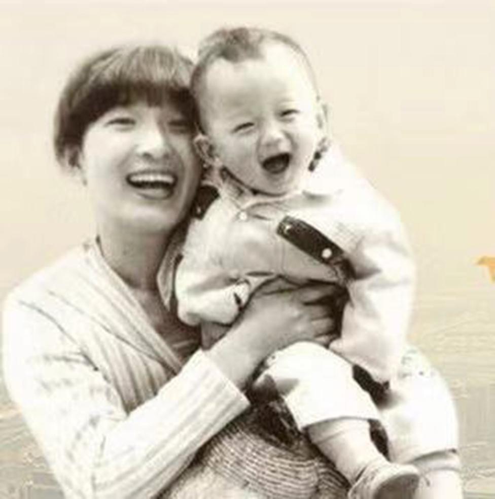 Li Jingzhi and her son Mao Yin (Jia Jia)