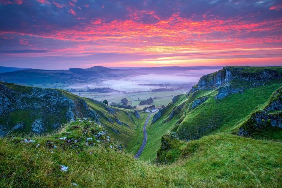 Winnats Pass in August 2021, Peak District National Park, Derbyshire