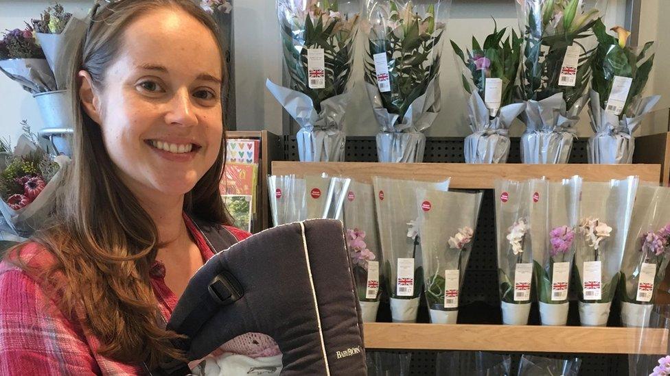 A photo of Helen, 34. and her baby in a flower shop