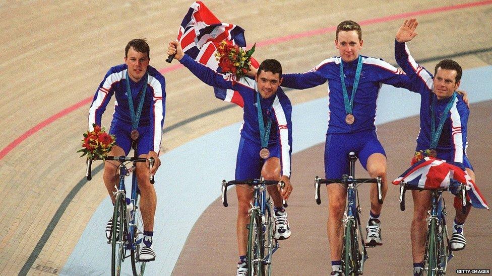 Paul Manning, Bryan Steel, Chris Newton and Bradley Wiggins do lap of honour with bronze medals