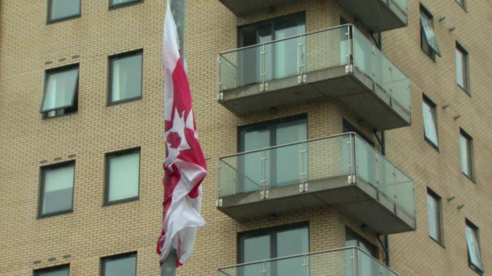 Sandy row flats