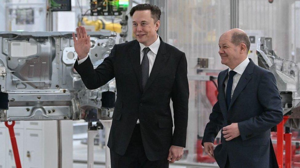 Elon Musk and German Chancellor Olaf Scholz