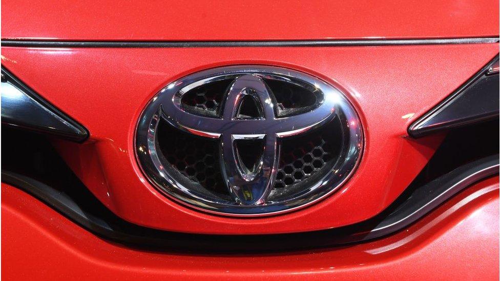 Toyota badge